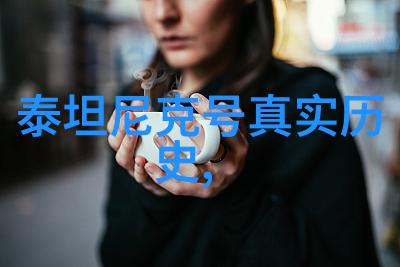 两颗心在一杯中绽放红酒下的爱情故事